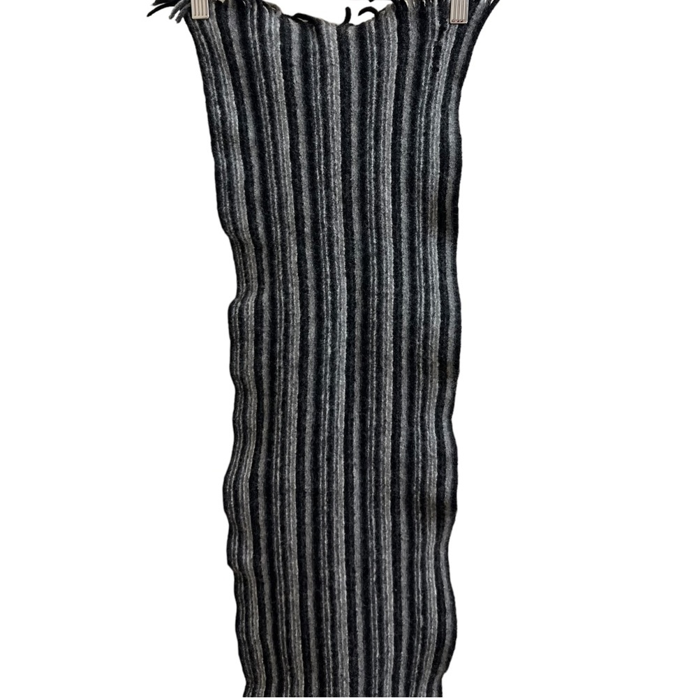 Hugo Boss scarf - Picture 5 of 5